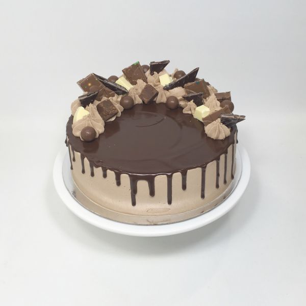 Chocolate overload cake for an 18th... - Samsational Cakes | Facebook